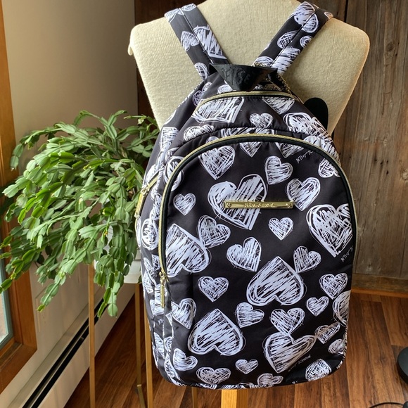 Betsy Johnson black and white heart back pack with matching zipper pouch - Picture 10 of 16